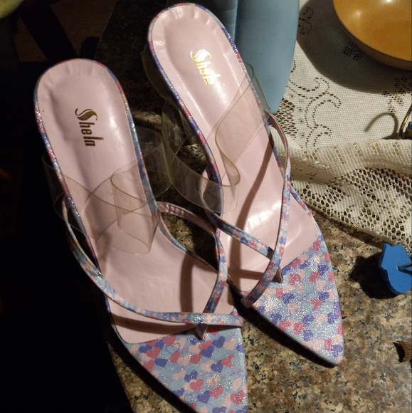 Shien heels - Picture 2 of 2